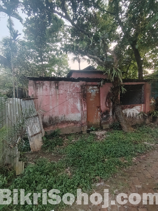 ৫ কাঠার উপর হাফ বিল্ডিং বাড়ি সহ জমি বিক্রয় করা হবে।